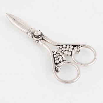 Georg Jensen, a pair of sterling silver fruit/grape scissors, Copenhagen 1927.