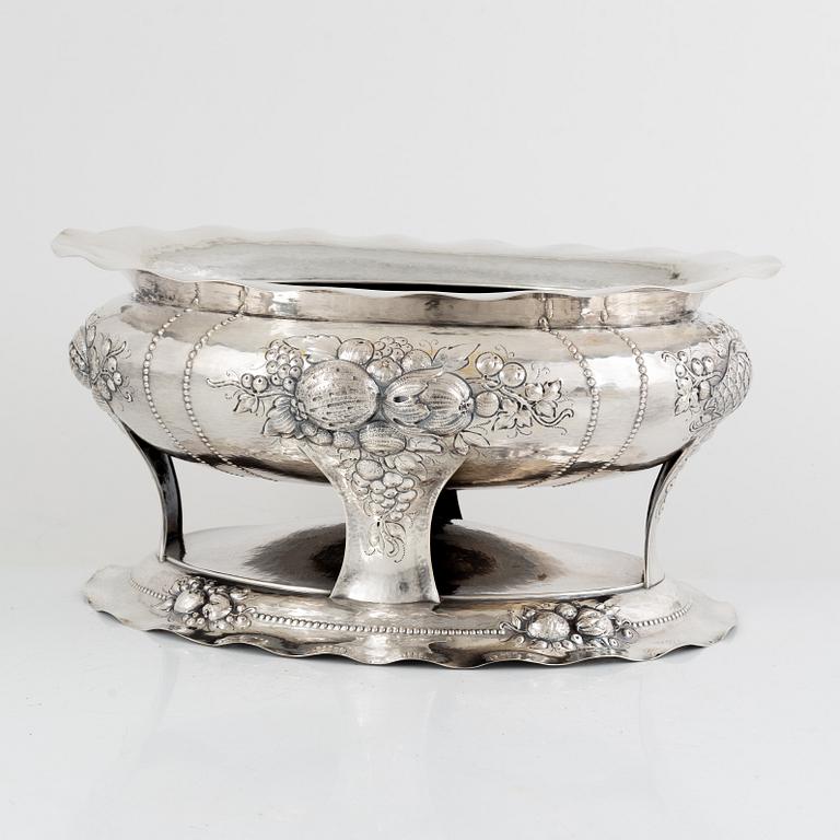 A silver jardinière, C.G.Hallberg, Stockholm, Sweden, 1913.