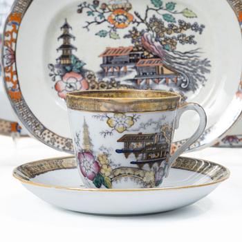 A Swedish "Japan" creamware dinner service, Rörstrand, 1866-1925. (c. 80 pieces).
