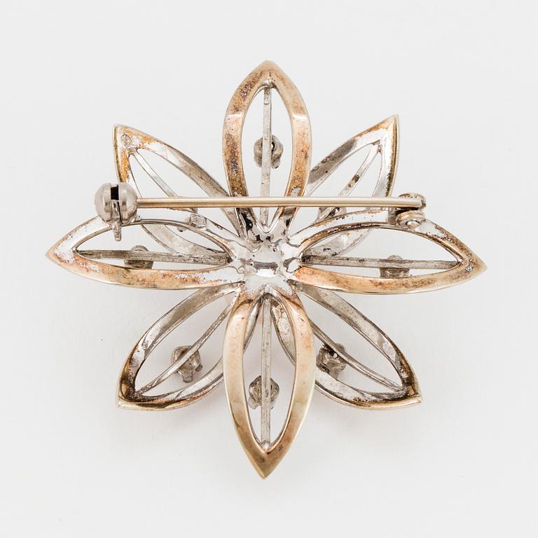 BROOCH, with diamonds.