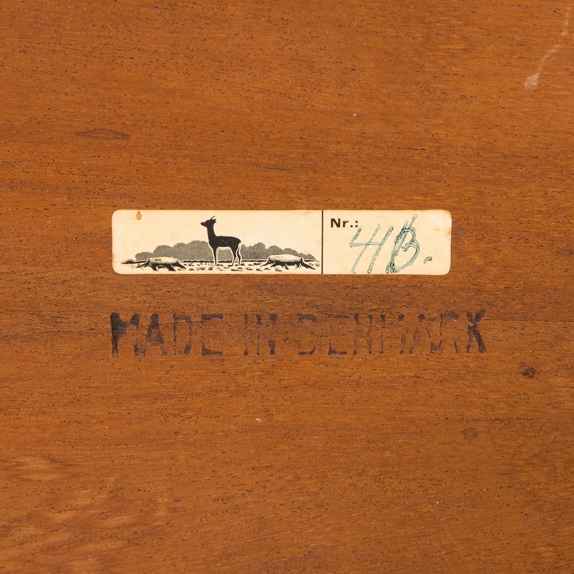 Severin Hansen, sivupöytiä, pari, malli 41B, Haslev Møbelfabrik, Tanska, 1900-luvun puoliväli.