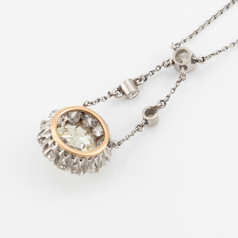 Collier med gammalslipad diamant ca 2,40 ct.
