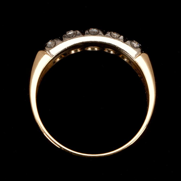 RING, guld 18K, 5 st, briljantslipade diamanter tot. 1 ct. Finska importstämplar, Kultakeskus 2001.