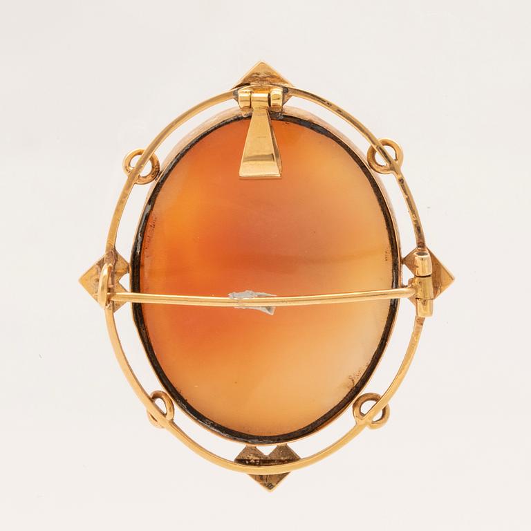 Pendant/brooch 18K gold with seed pearls and carved shell cameo Martin Lysell Trelleborg 1919.