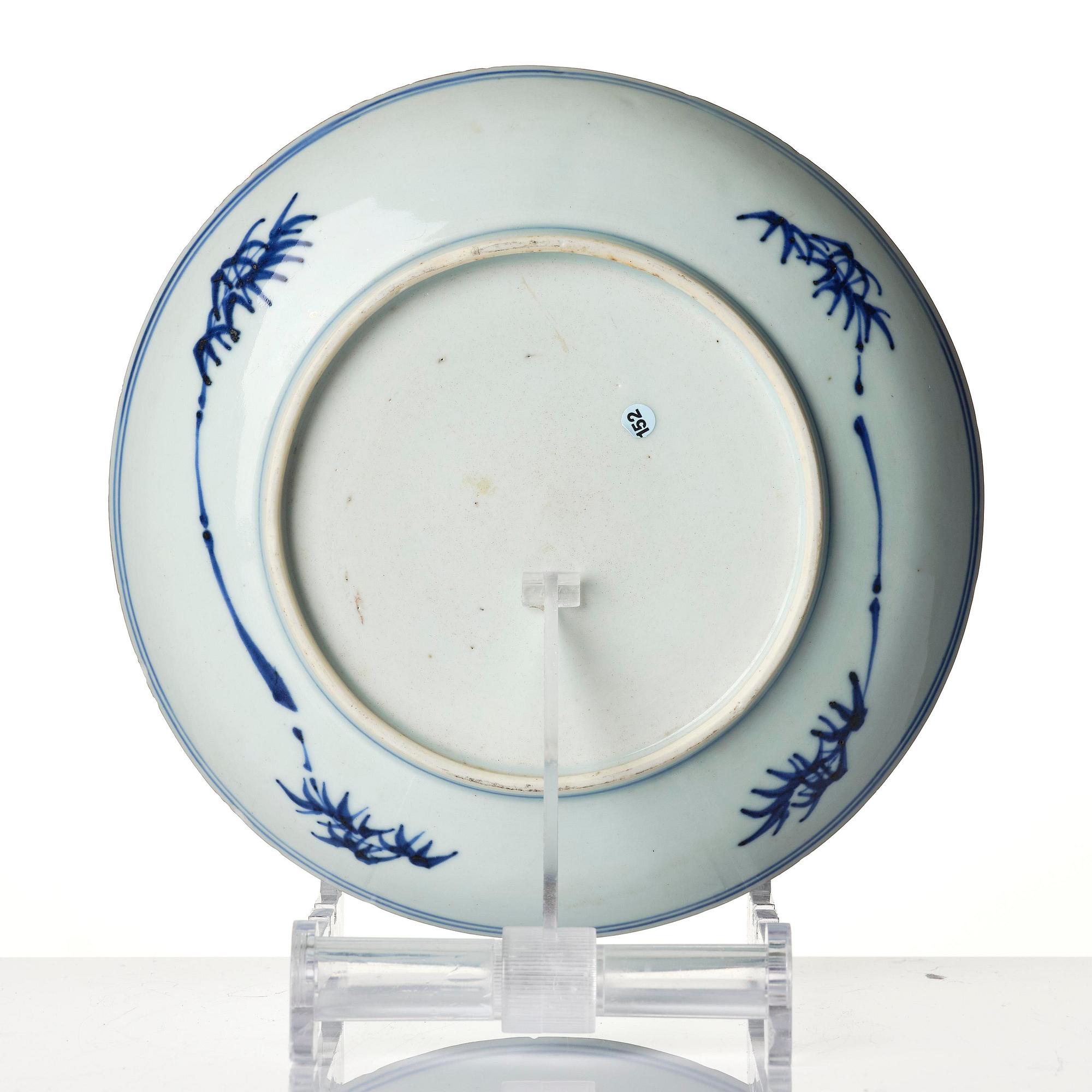 A blue and white dish and tea caddy, Tianqi/Chongzhen, mid 17th century.