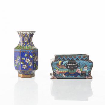 A Chinese cloisonné vase and a censer, Qing dynasty, 19th century.