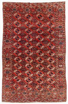 A carpet, antique/semi-antique, Tekke, c. 319 x 202 cm.