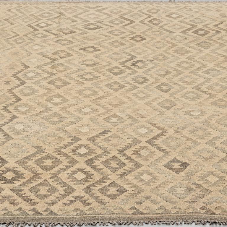 A CARPET, Kilim, ca 296 x 201 cm.