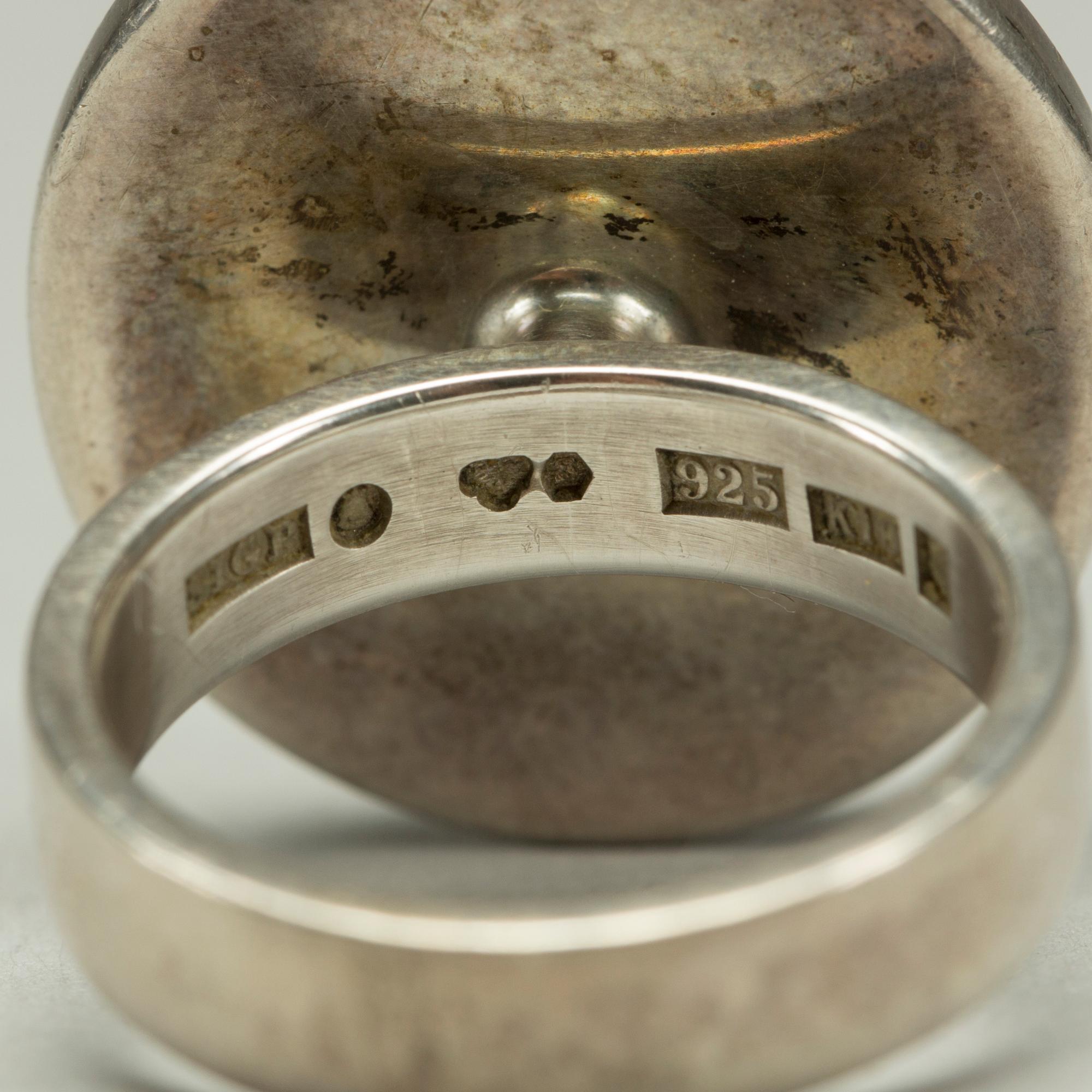 RING, sterlingsilver med dalmatiner jaspis, Sigurd Persson, Stockholm, 1984. Vikt ca 18 g.