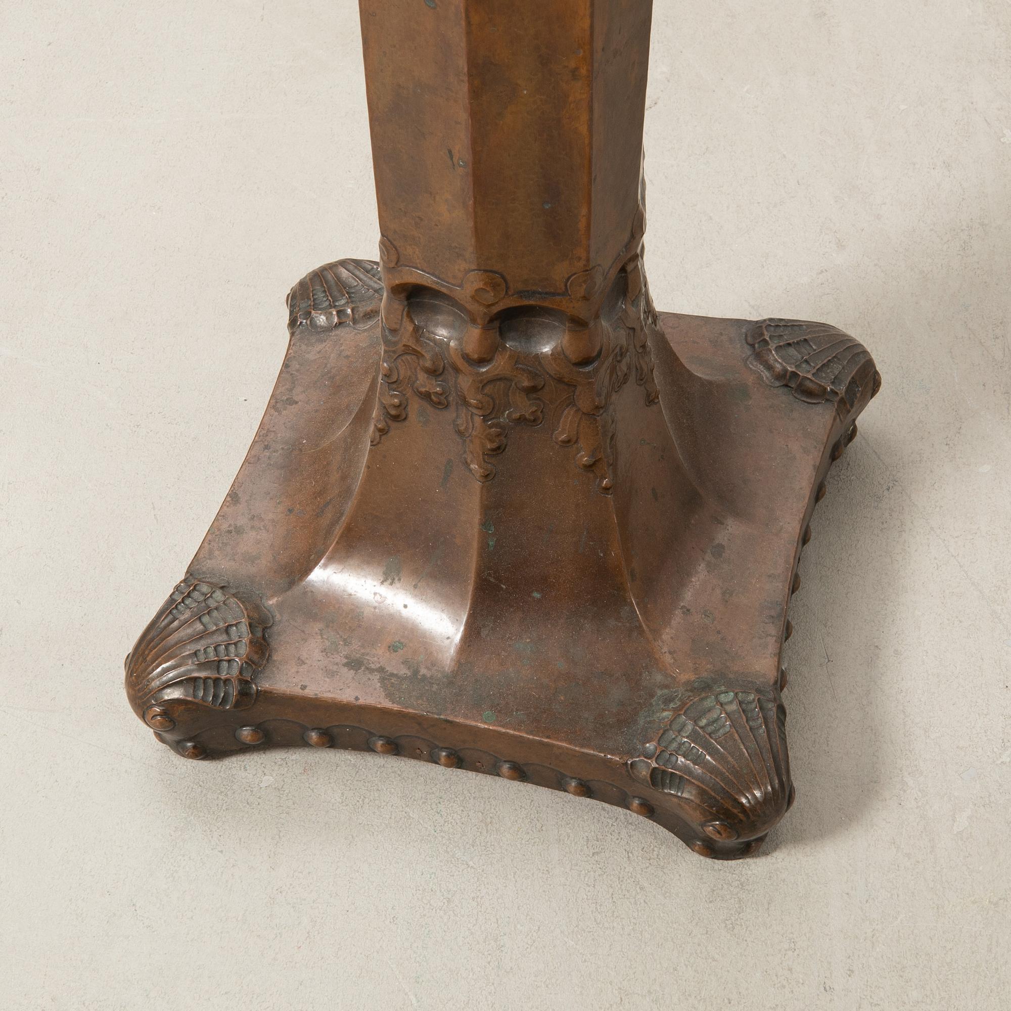 Pedestal, Art Nouveau early 20th century.