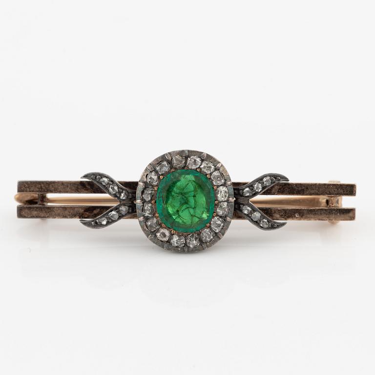 Brooch, with old-cut and rose-cut diamonds and a foiled green stone.