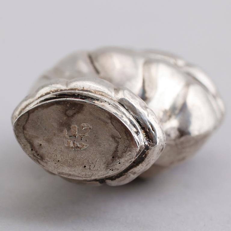 LUKTDOSA, silver, Jörgen Nielsen Lind, Köpenhamn 1740. Vikt ca 27 gram.