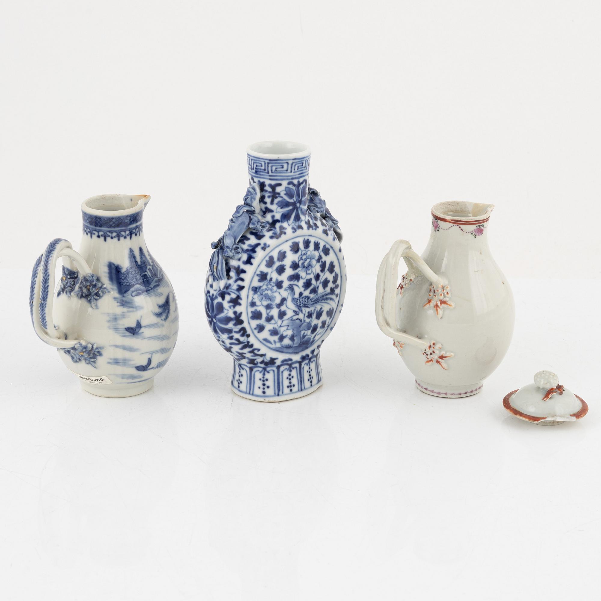 A blue and white moon flask and two creamers, porcelain, China, 18th-19th century.