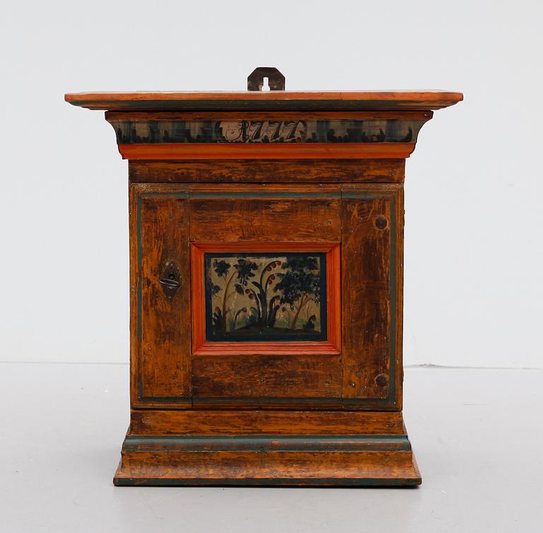 HÄNGSKÅP, allmoge, daterat 1777.