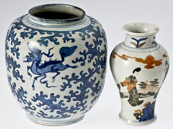 BOJAN SAMT VAS, porslin, bl.a. Ming, Kina. 1600 resp 1900-tal.