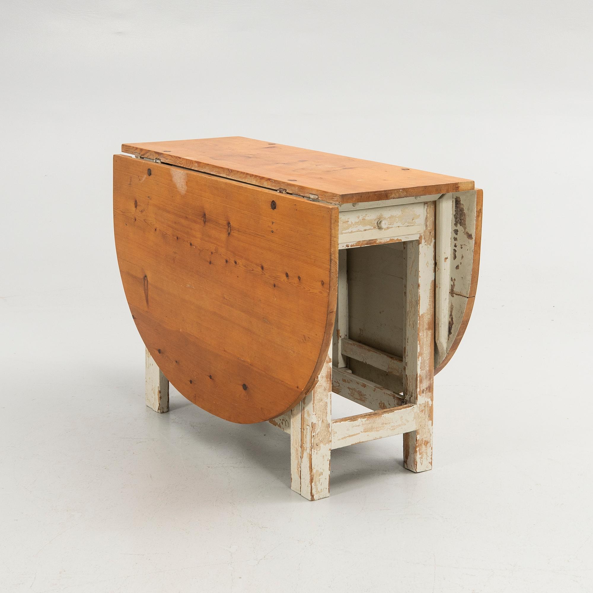 Drop-leaf table, 19th century.