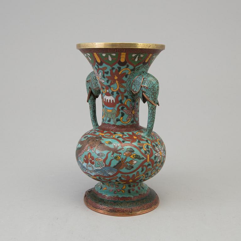 A cloisonné vase, Qingdynasty, 19th Century.