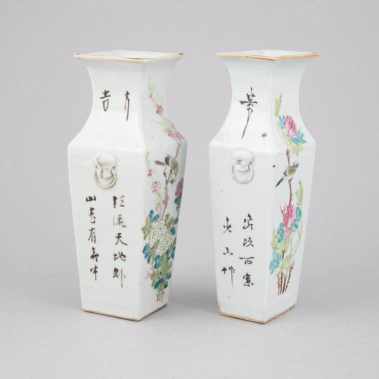 Two Qing dynasti vases, turn of the century.