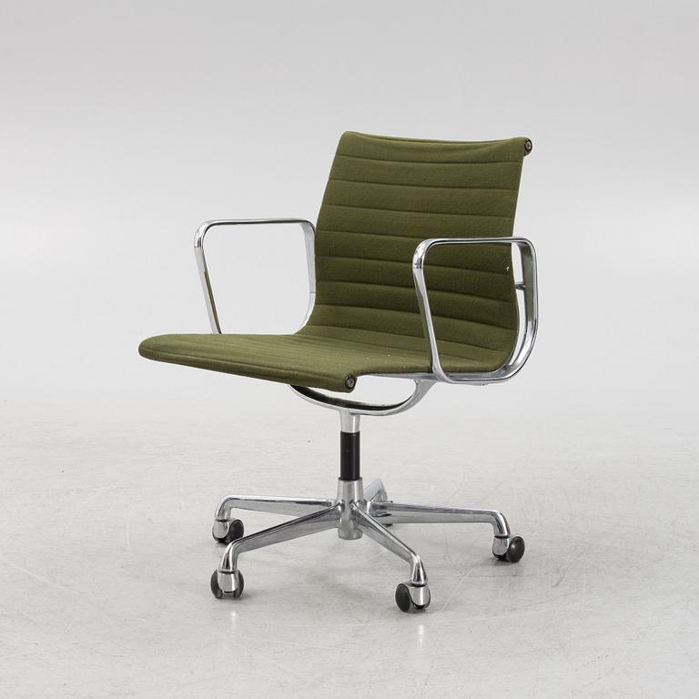 Charles & Ray Eames, skrivbordsstol, "EA 117", Herman Miller.