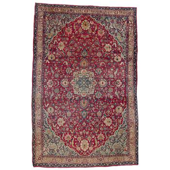 442. A CARPET, A semi-antique Esfahan part silk, ca 350,5 x 233,5 cm.