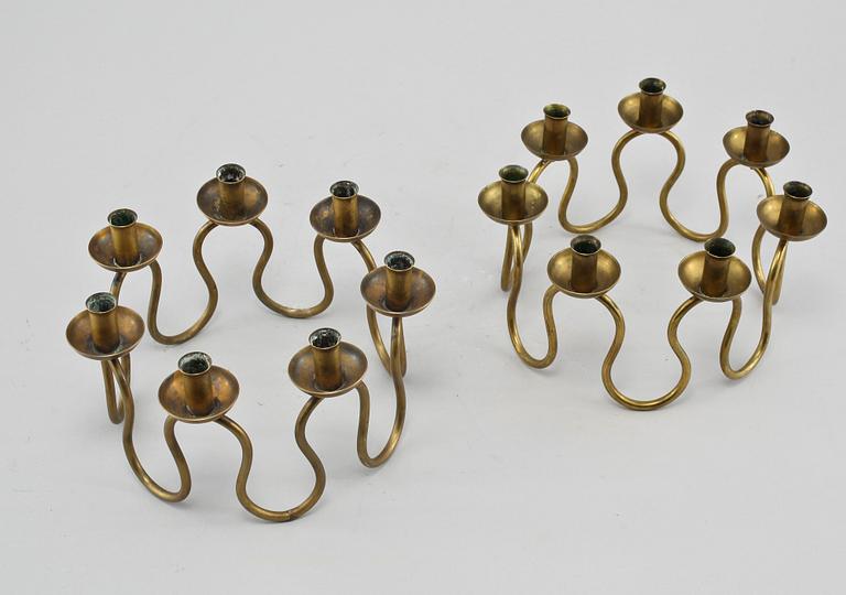 LJUSSTAKAR, ett par, mässing, Arvika, för Firma Svenskt Tenn, 1900-talets andra hälft.