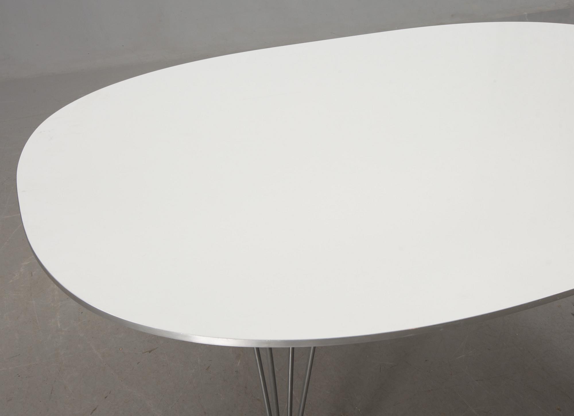 BORD, "Superellips", Piet Hein och Bruno Mathsson, Fritz Hansen, etikettmärkt 1988.