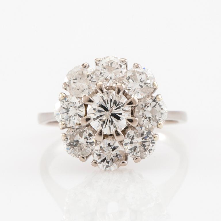 Ring Carmosé 18K white gold with round brilliant-cut diamonds.