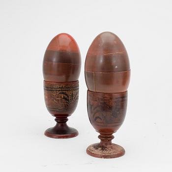 ÄGG MED KOPP, ett par, trä, Matrjosjka-typ, Ryssland, troligen tidigt 1900-tal.