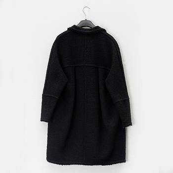 Oscar de la Renta, a wool coat, size 2.