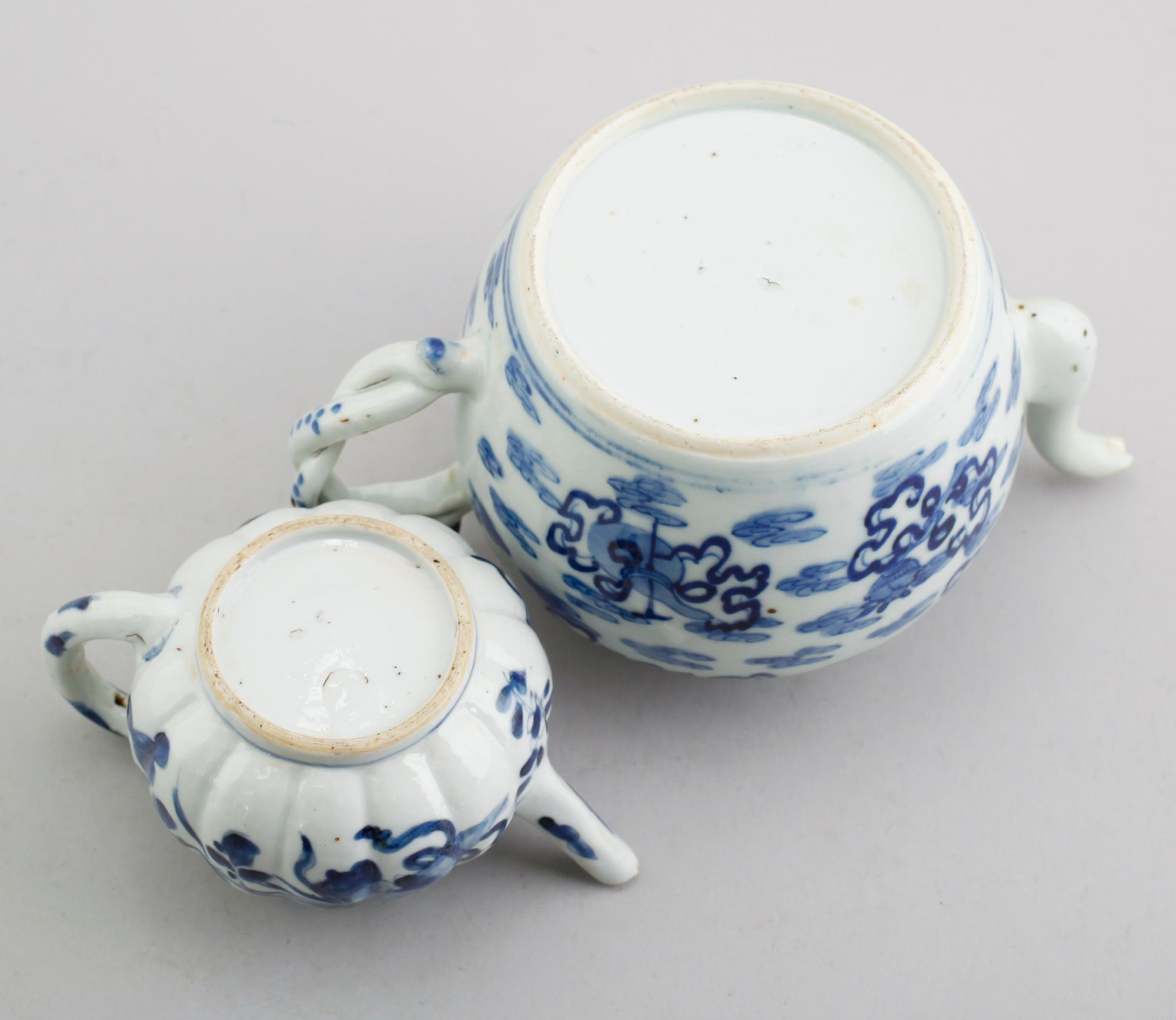 TEKANNA SAMT VINKANNA, porslin, Kina, 1700-tal.