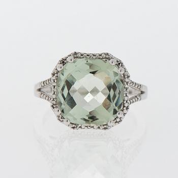 RING, 10K vitguld, grön kvarts.
