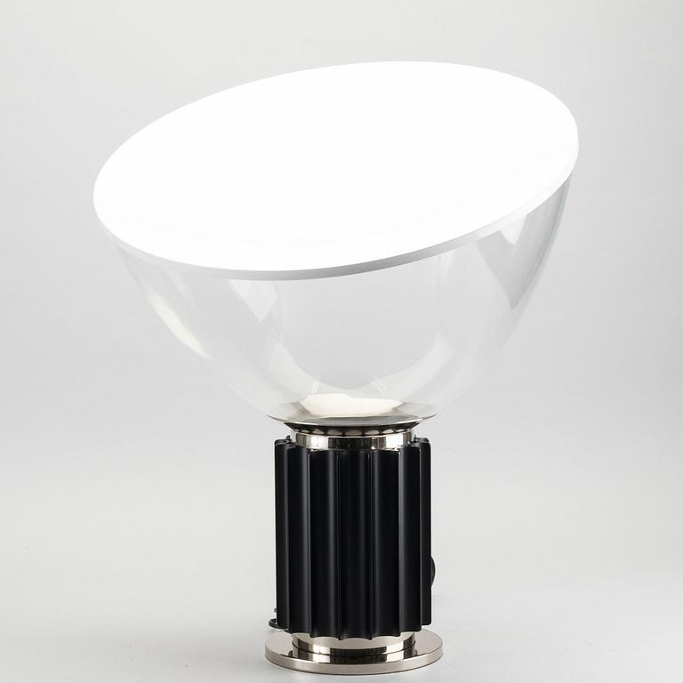 A TABLE LAMP "TACCIA DIMMER MUVIS" ACHILLE CASTIALIONI AND PIER GIACOMO, FLOS.