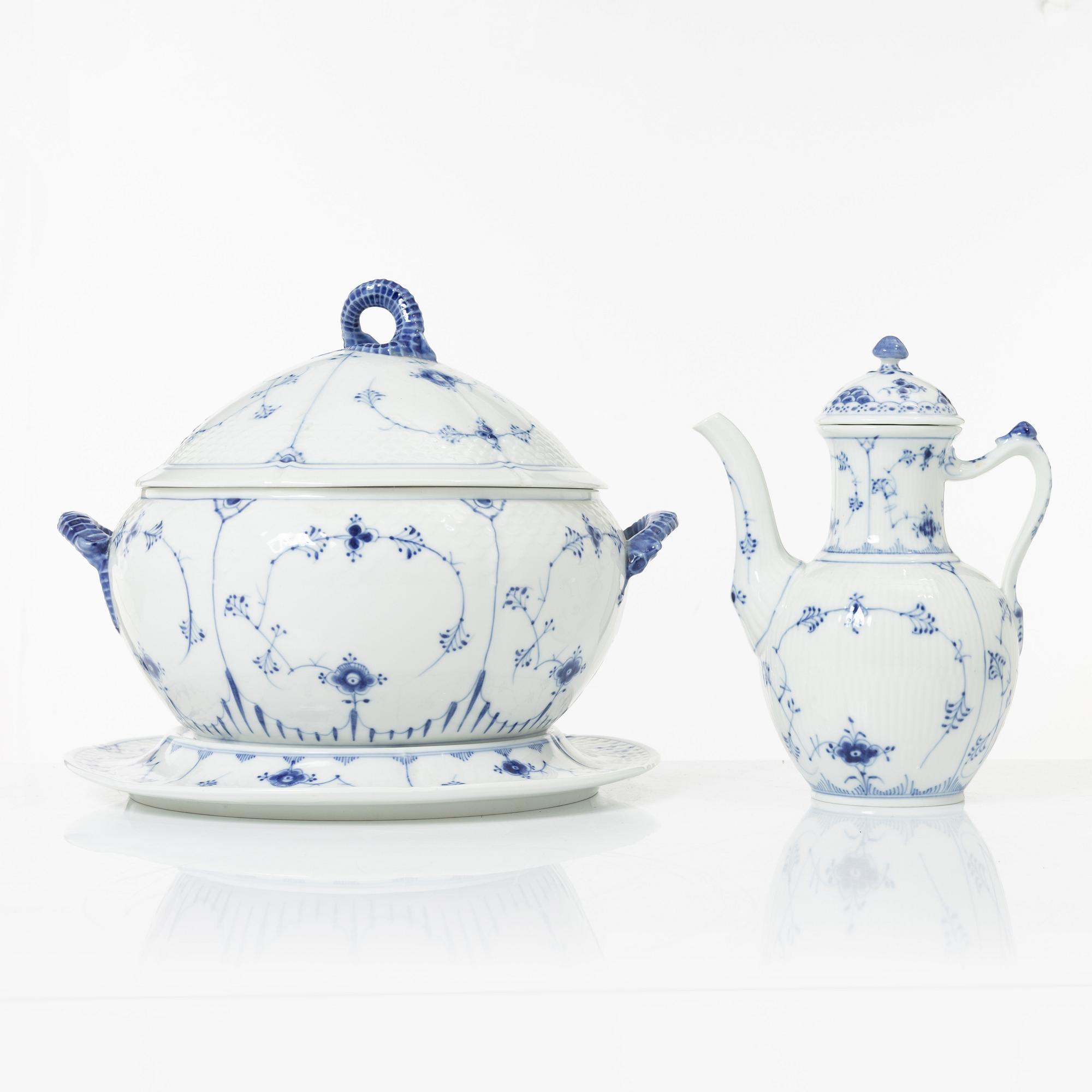 Royal Copenhagen, dinner and coffee service, 81 pcs, Blue Fluted, Full and Half Lace.