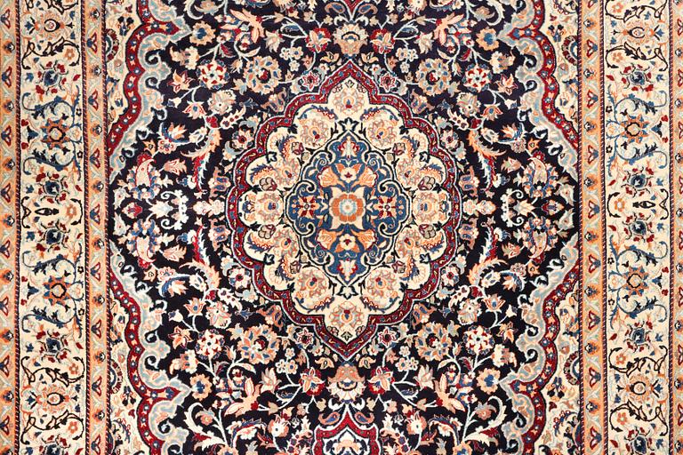 Matta, Nain, part silk, ca 302 x 204 cm.