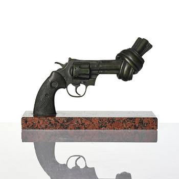Carl Fredrik Reuterswärd, "Non-Violence".