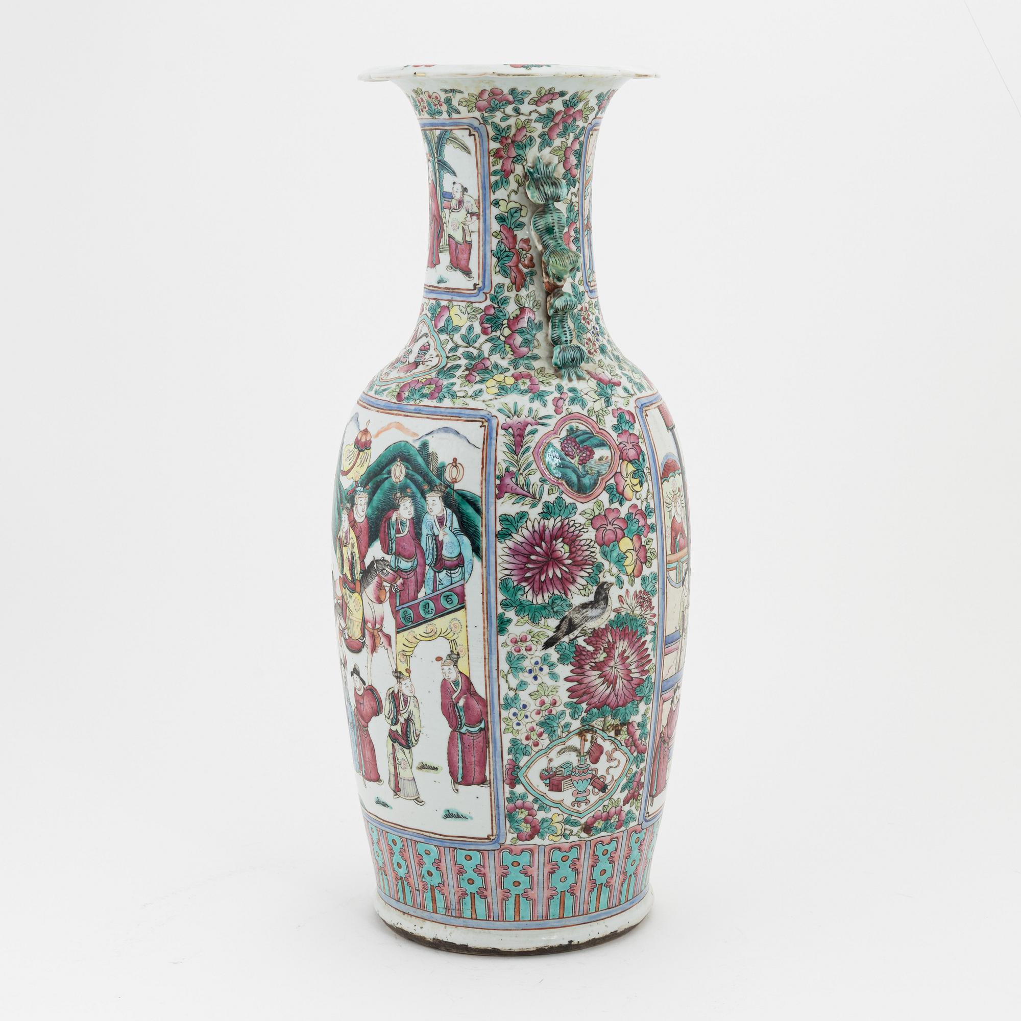Golvvas, porslin. Qingdynastin 1800-tal.