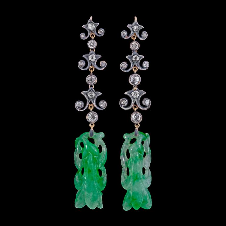 A pair of jade and old cut diamond earrings, tot. app. 1 ct.