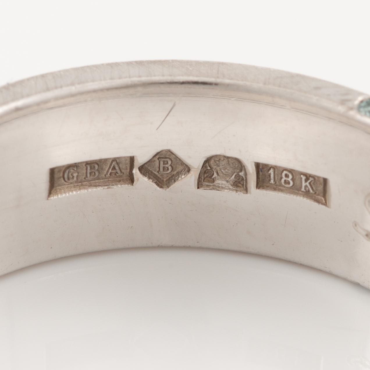 Ring, 18K white gold set with brilliant-cut diamonds.