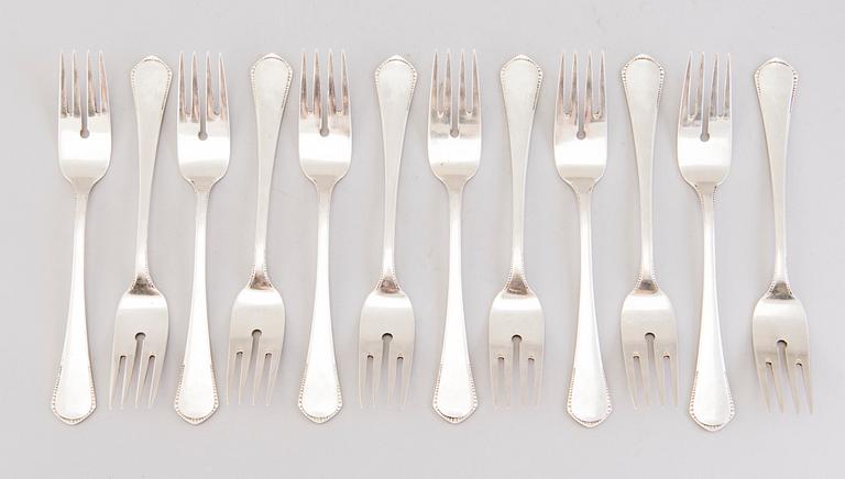 A 26-piece set of fish cutlery incl a pair of servers, silver, Reiner Gebrüder Krumbach Germany first half of the 20th C.