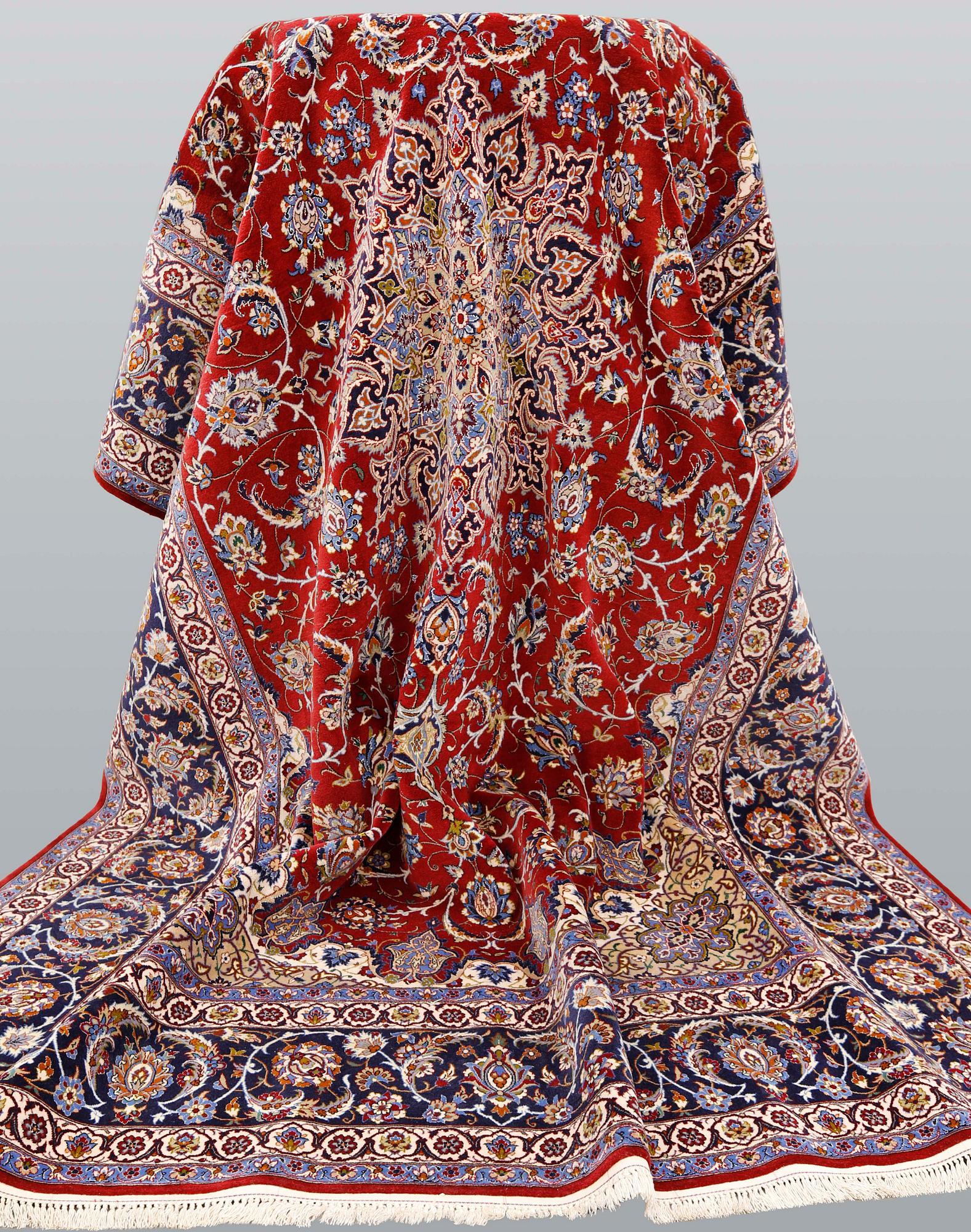 Carpet, Isfahan, part silk, 312 x 210 cm.