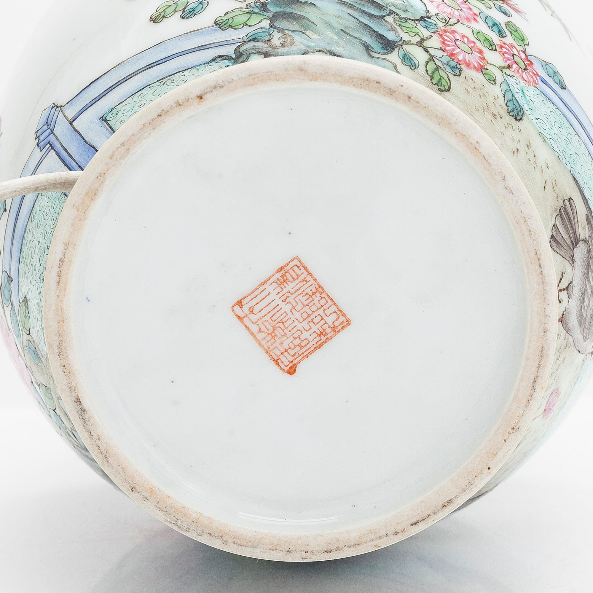 Urna/Bordslampa, porslin, Kina, 1900-tal.