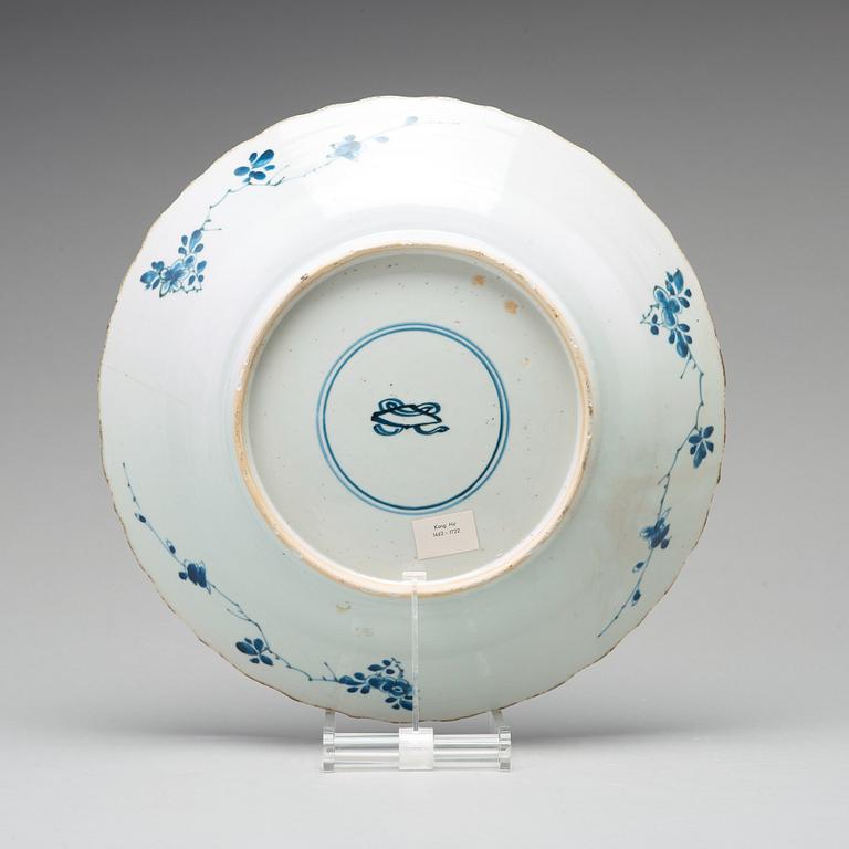 A blue and white dish, Qing dynasty, Kangxi (1662-1722).