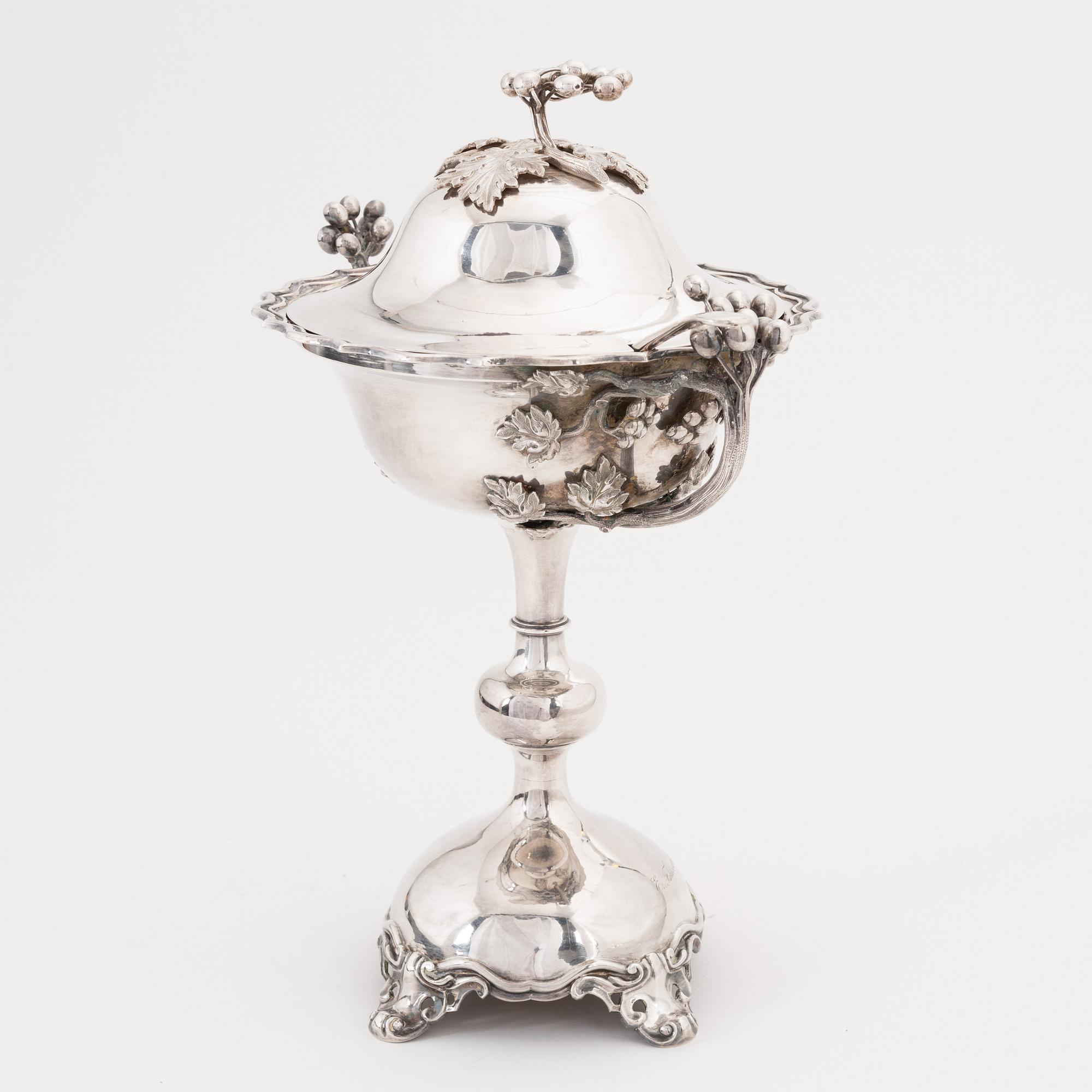 A Swedish silver sugar bowl, mark of Gustaf Möllenborg, Stockholm 1871.