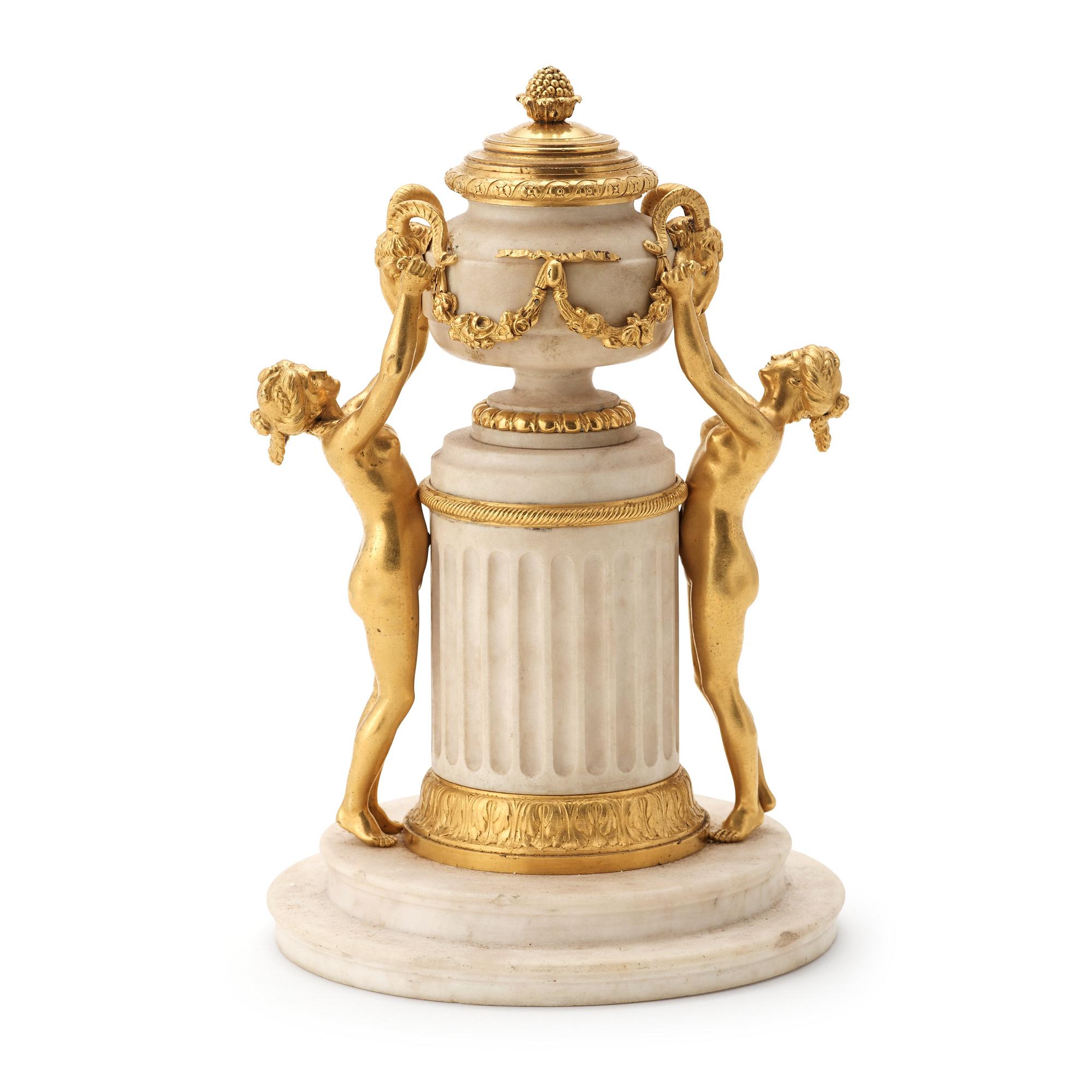 BORDSUPPSATS, "Monument Antique", Louis XVI, möjligen från Pierre Gouthières verkstad 1760-tal.