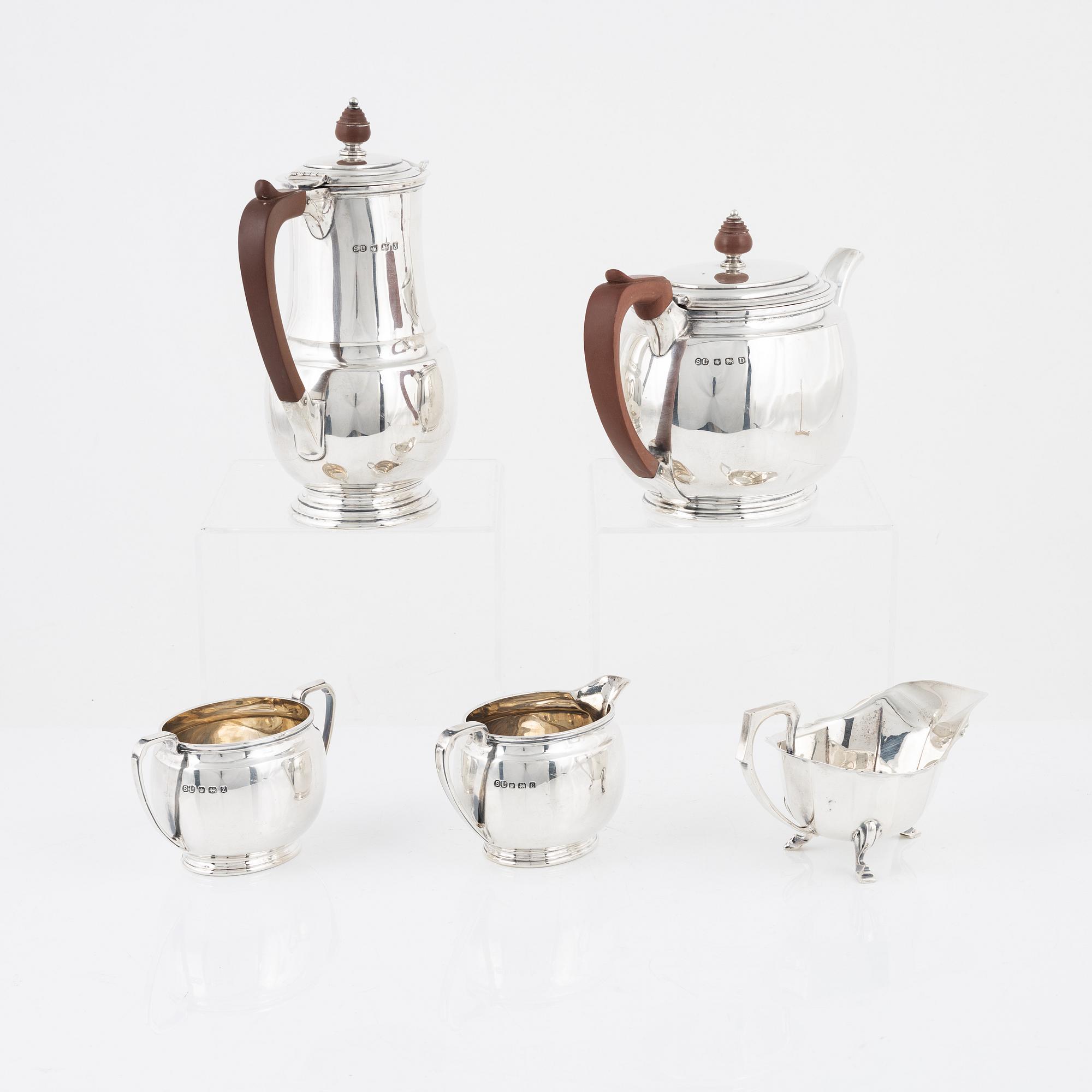 Kaffe- och teservis, 4 delar, samt gräddsnipa, silver, England, 1930-40-tal.