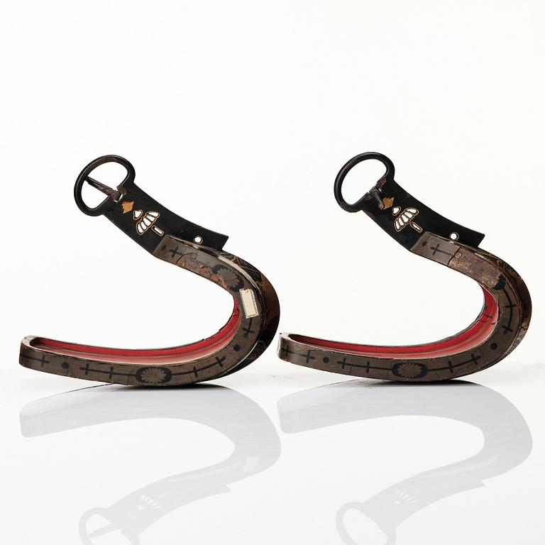 A pair of Japanese lacquered stirrups, Meiji period (1868-1912).