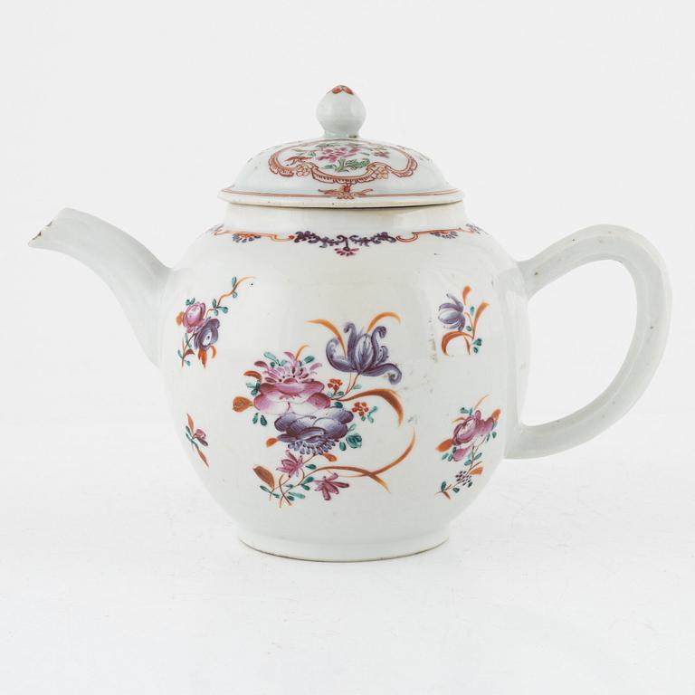 A Chinese Famille Rose teapot, Qing dynasty, Qianlong (1736-95).