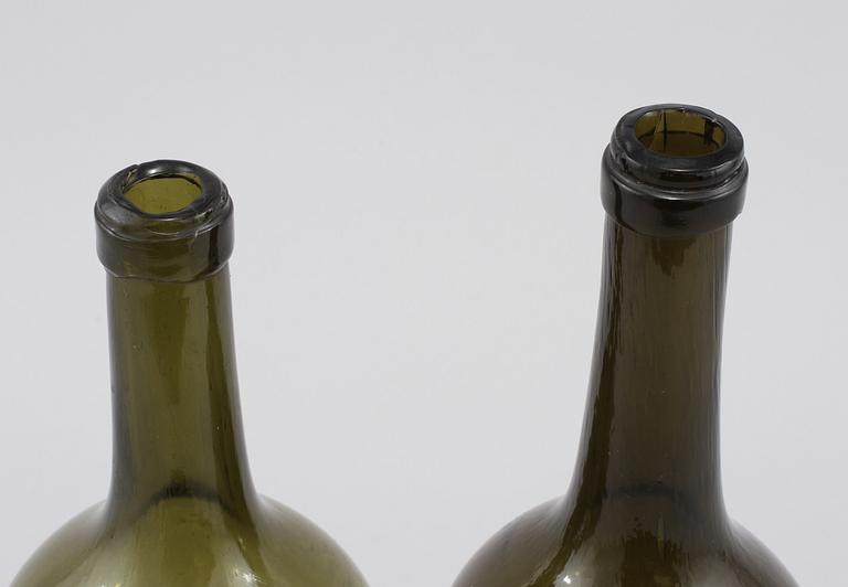 FLASKOR, 2 st, glas, 1800-tal.