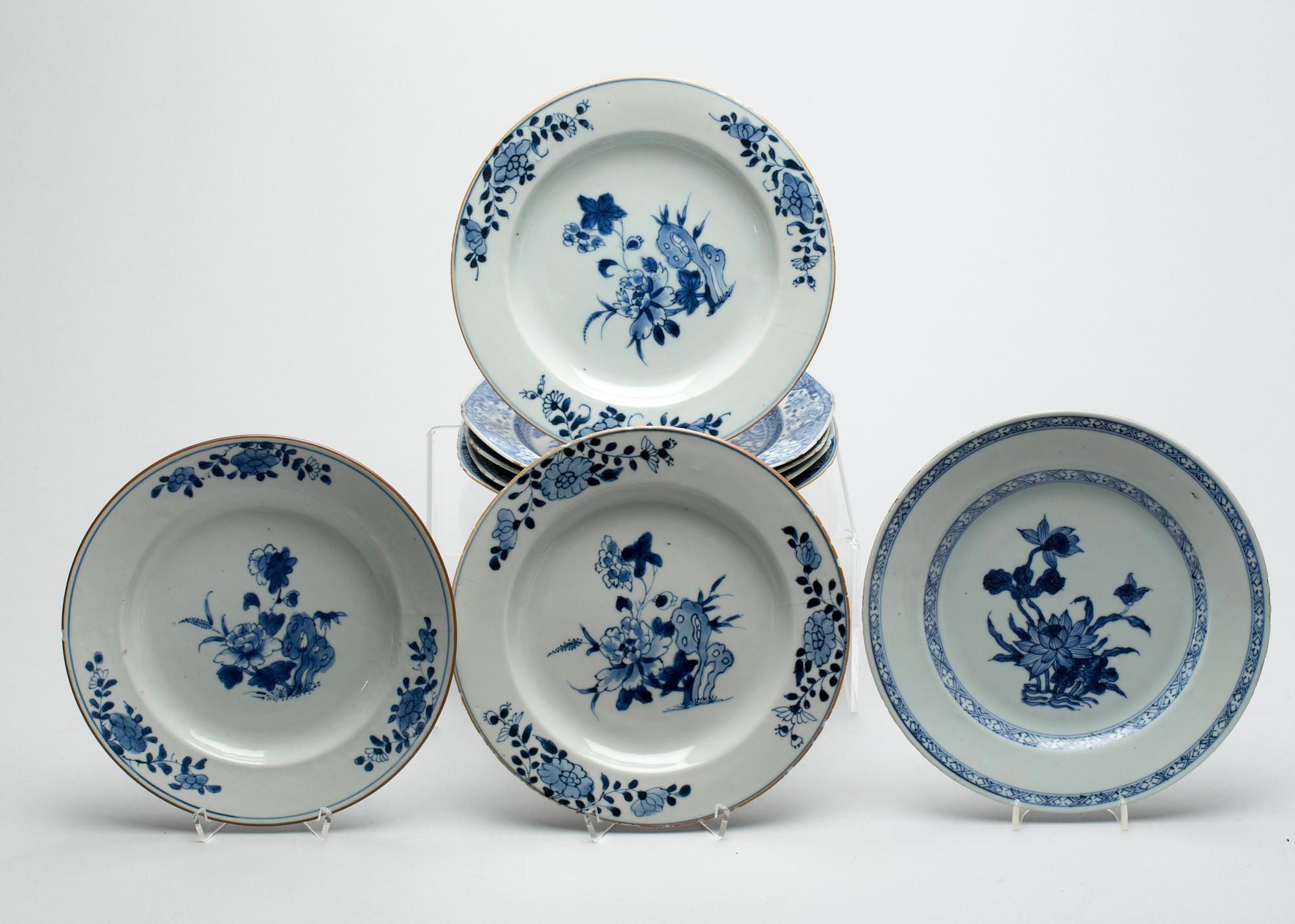 TALLRIKAR, 8 st, porslin, Kina, Qianlong (1736-95).