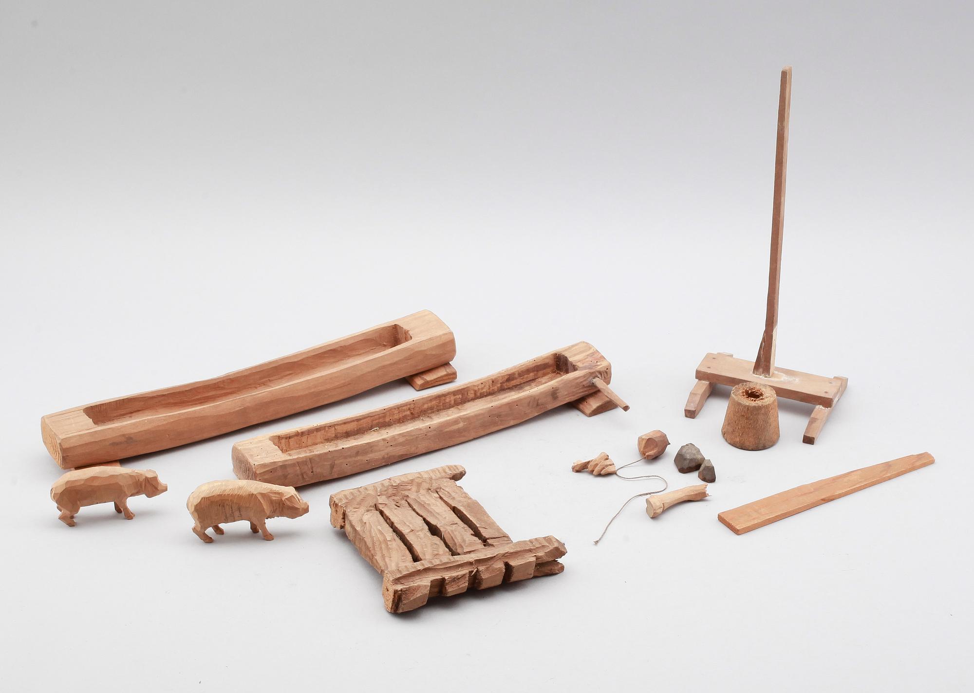 AXEL PETERSSON DÖDERHULTARN, samling dekorelement, snidat trä, stämpelsignerade.